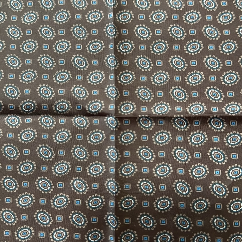 2 Men’s Pocket Squares with patterns. Beautiful with any suit. - Picture 3 of 3